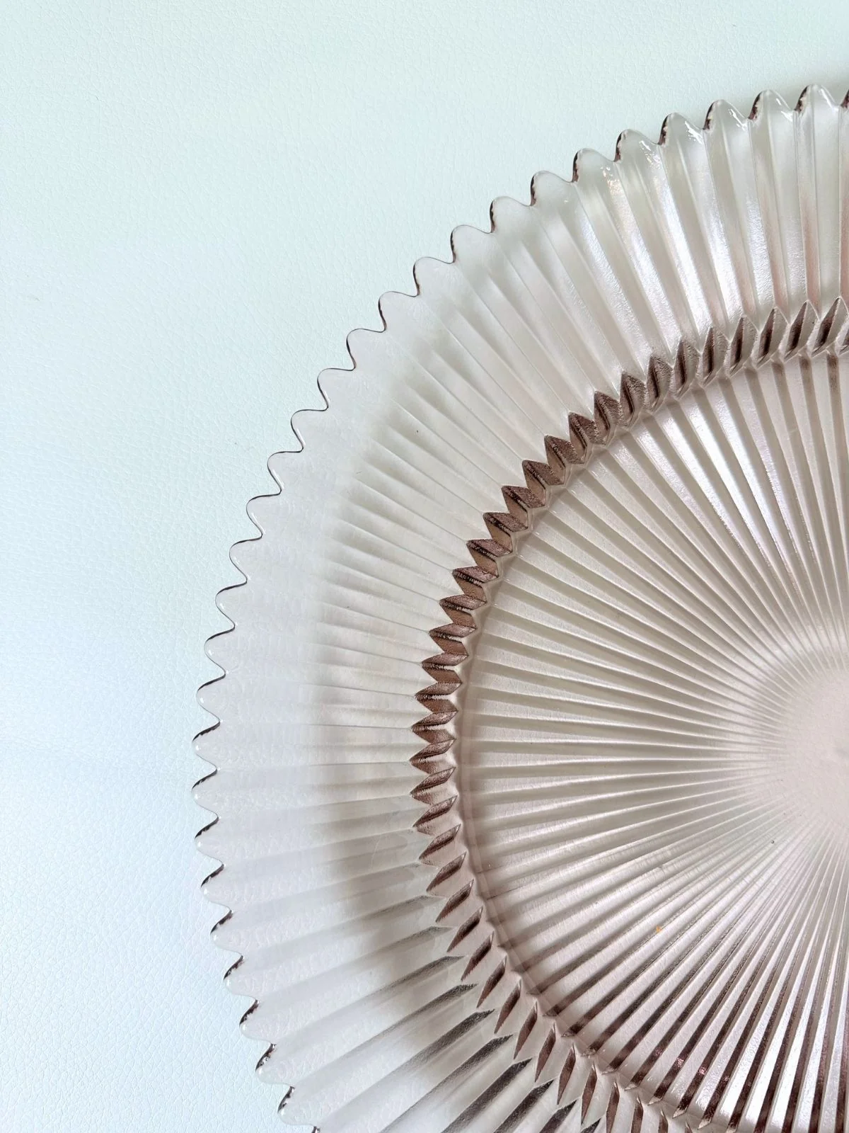 Pink Ribbed Charger - Image 3
